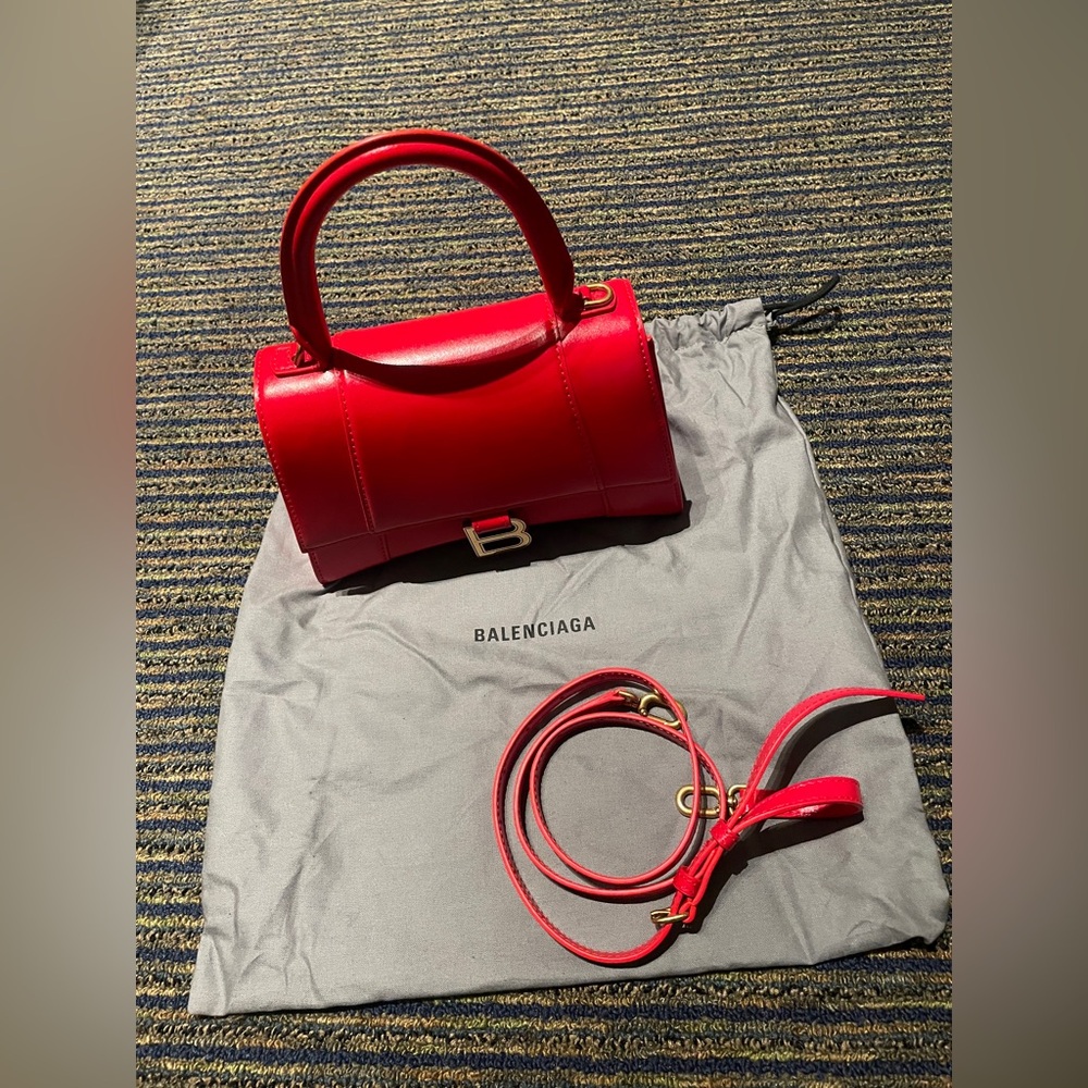 Balenciaga Hourglass in size Small